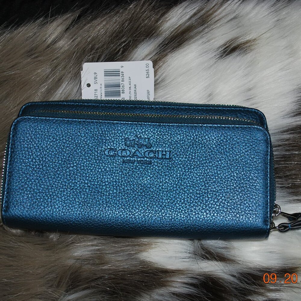 Coach  New Teal Wallet with Tags Wrist Strap